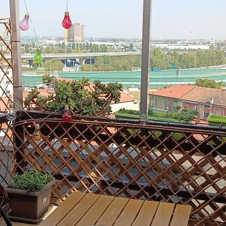 La Mansarda Di Pero Con Terrazza Apartamento Exterior foto
