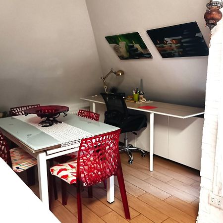 La Mansarda Di Pero Con Terrazza Apartamento Exterior foto