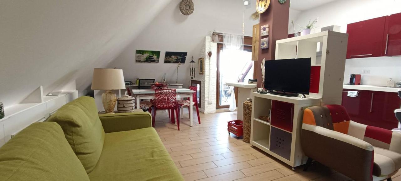La Mansarda Di Pero Con Terrazza Apartamento Exterior foto